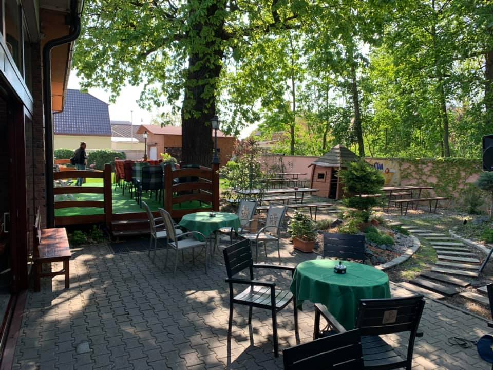 470554357_1121975353261899_5491528184197521769_n Príjemné posedenie, koncert, letný večer, idálne spojiť na našej terase